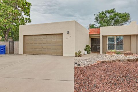 Photo of 9923 Amigante Drive NE, Albuquerque, NM 87111 (MLS # 1105232)