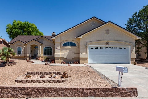 Photo of 805 Frederico Boulevard, Los Lunas, NM 87031 (MLS # 1109956)