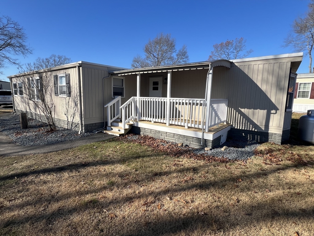 17 Bayberry Ln
