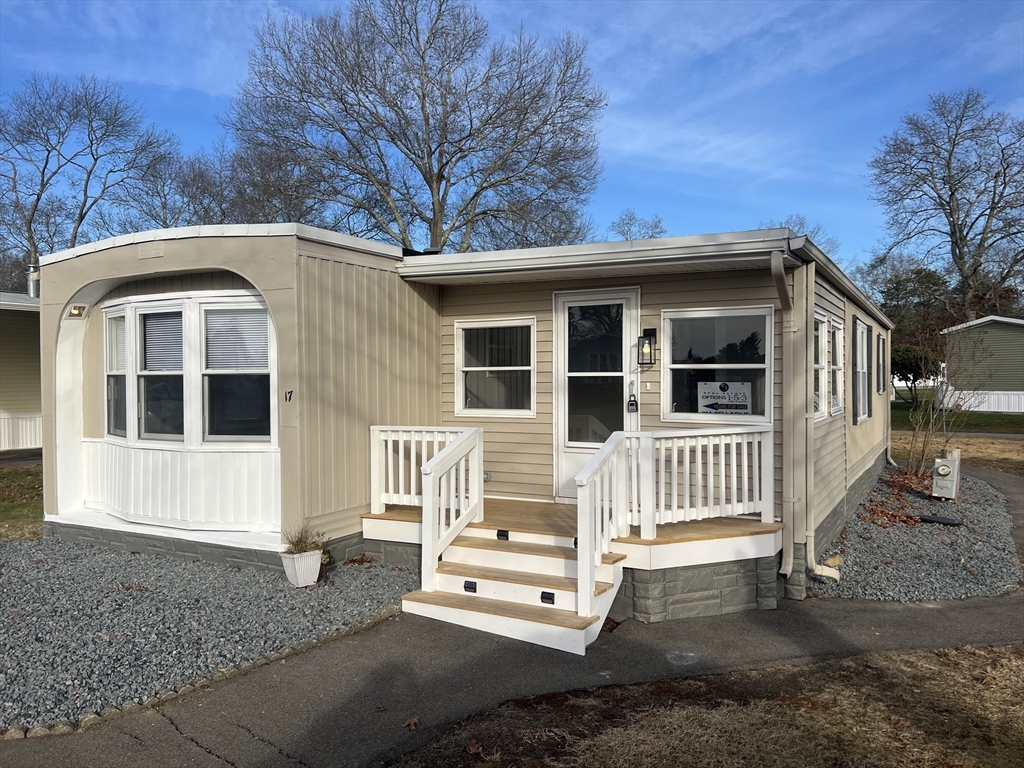 17 Bayberry Ln