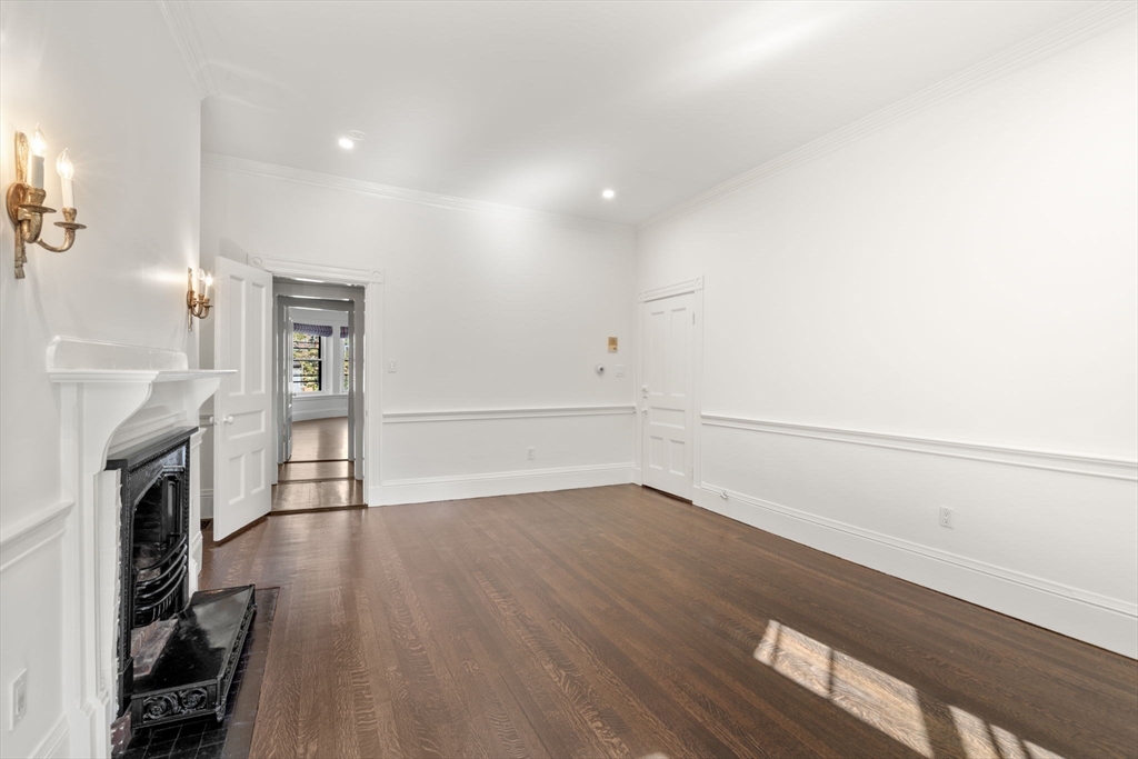389 Commonwealth Avenue 4