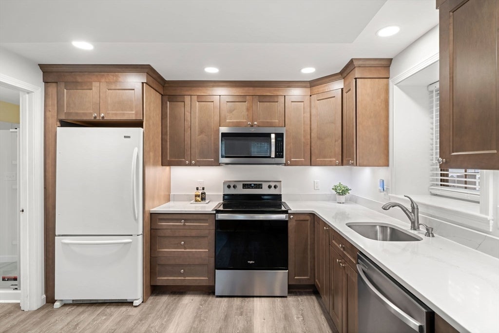 103 Sarno Ln, Tewksbury, MA Photo #20