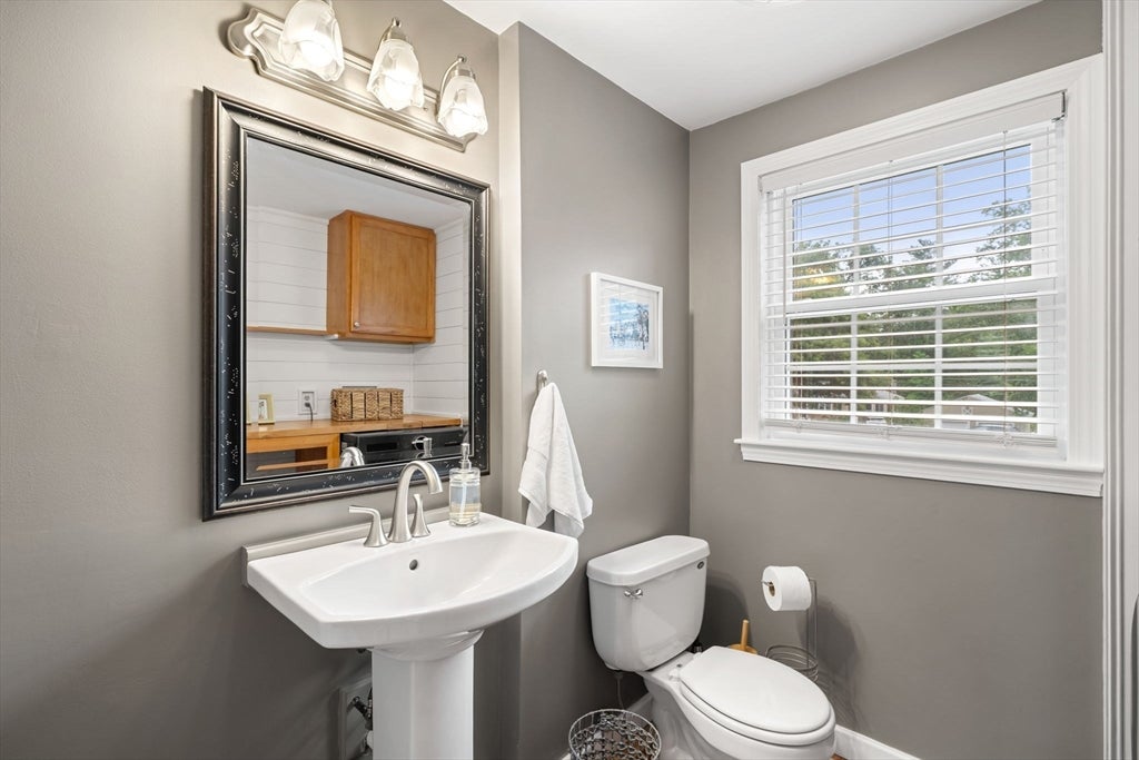 103 Sarno Ln, Tewksbury, MA Photo #11