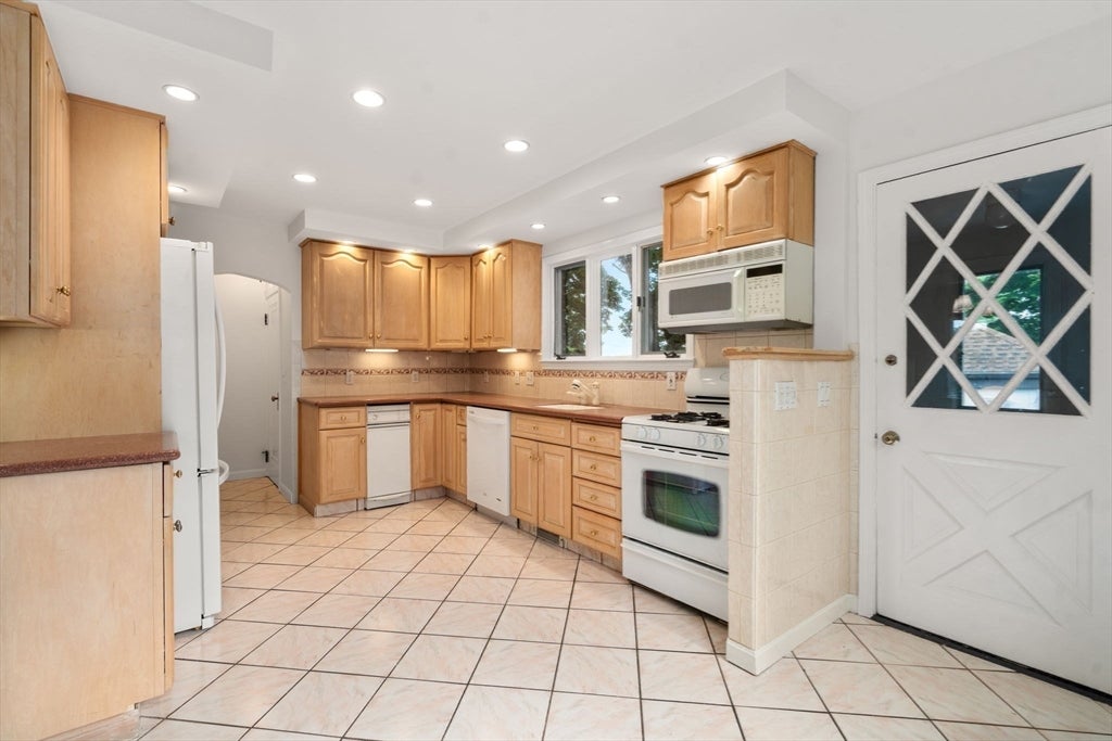 16 Douglas Road, Belmont, MA, 16 Douglas Road, Belmont, MA Photo #9