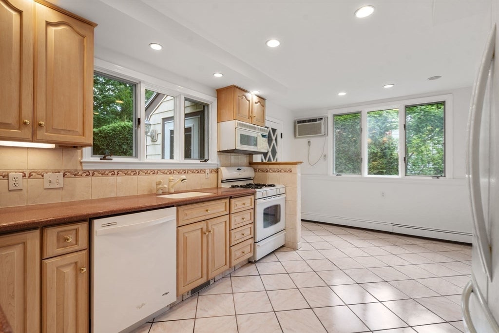 16 Douglas Road, Belmont, MA, 16 Douglas Road, Belmont, MA Photo #10