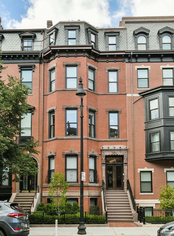 Click for 298 Beacon Street #PH, Boston, MA slideshow