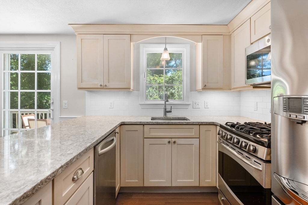 121 Cottonwood Rd
