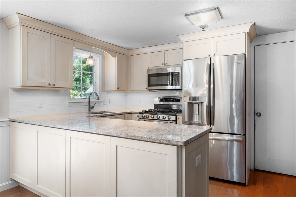121 Cottonwood Rd