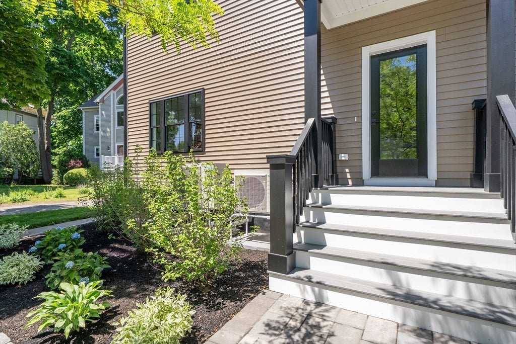 50 Lewis Ave 50