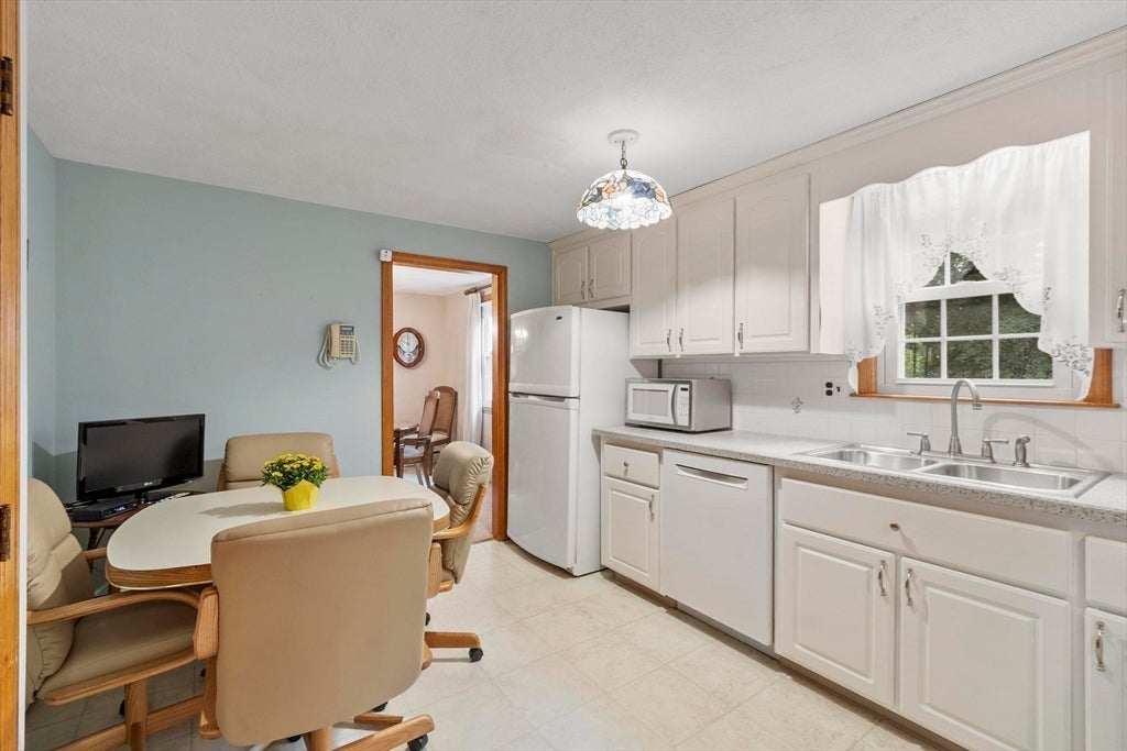 7 Susan Dr, North Reading, MA Photo #13