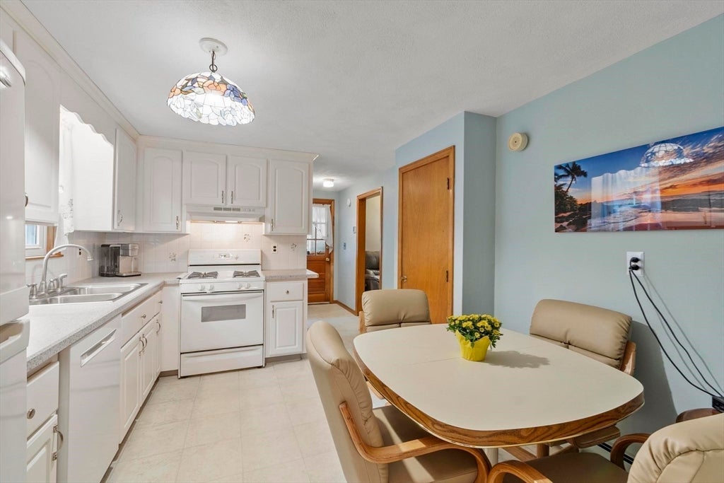 7 Susan Dr, North Reading, MA Photo #10