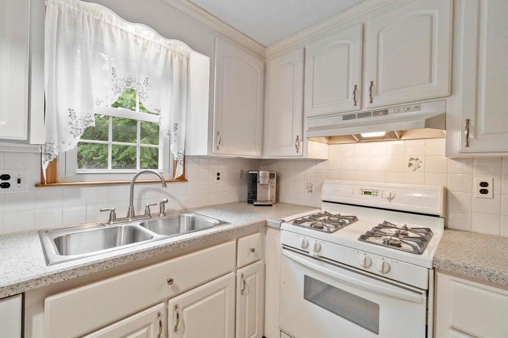 7 Susan Dr, North Reading, MA Photo #12