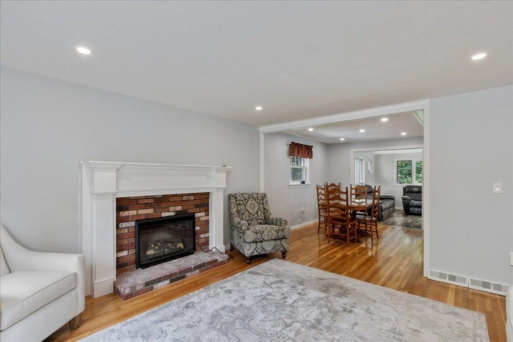 40 Bradford RD, Tewksbury, MA, 40 Bradford RD, Tewksbury, MA Photo #10