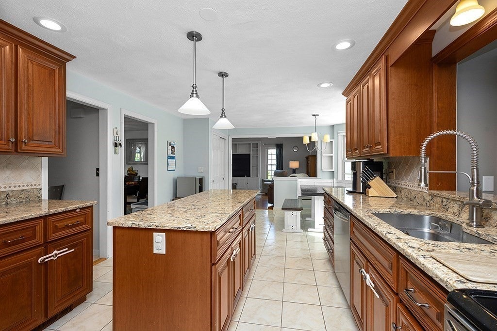 1 Calvin Dr, Milford, MA Photo #17