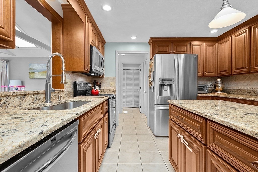 1 Calvin Dr, Milford, MA Photo #14
