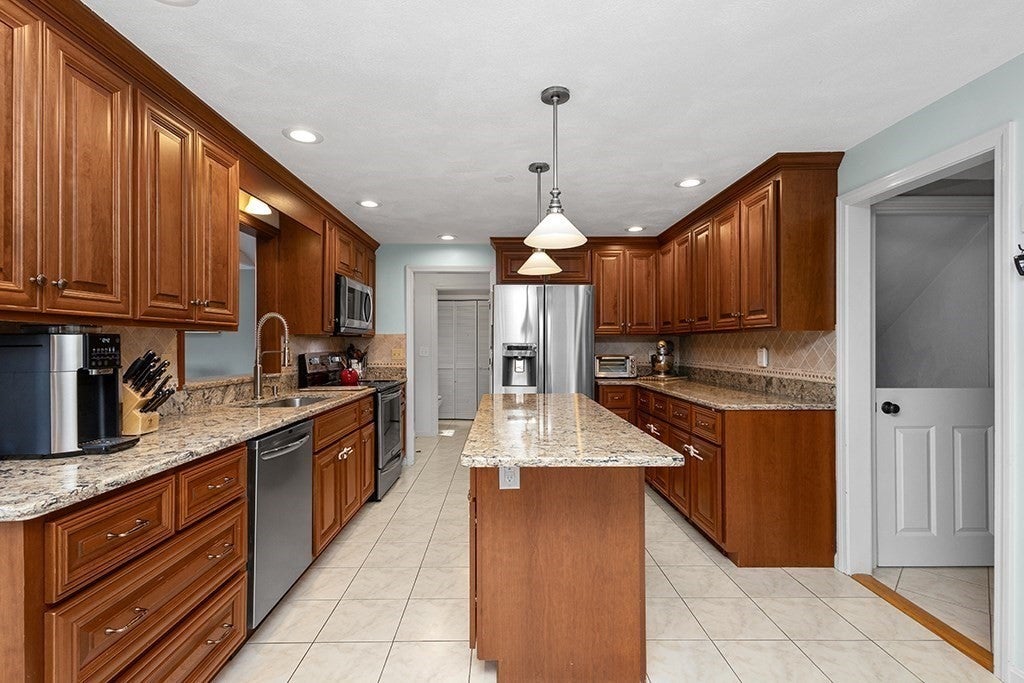1 Calvin Dr, Milford, MA Photo #15