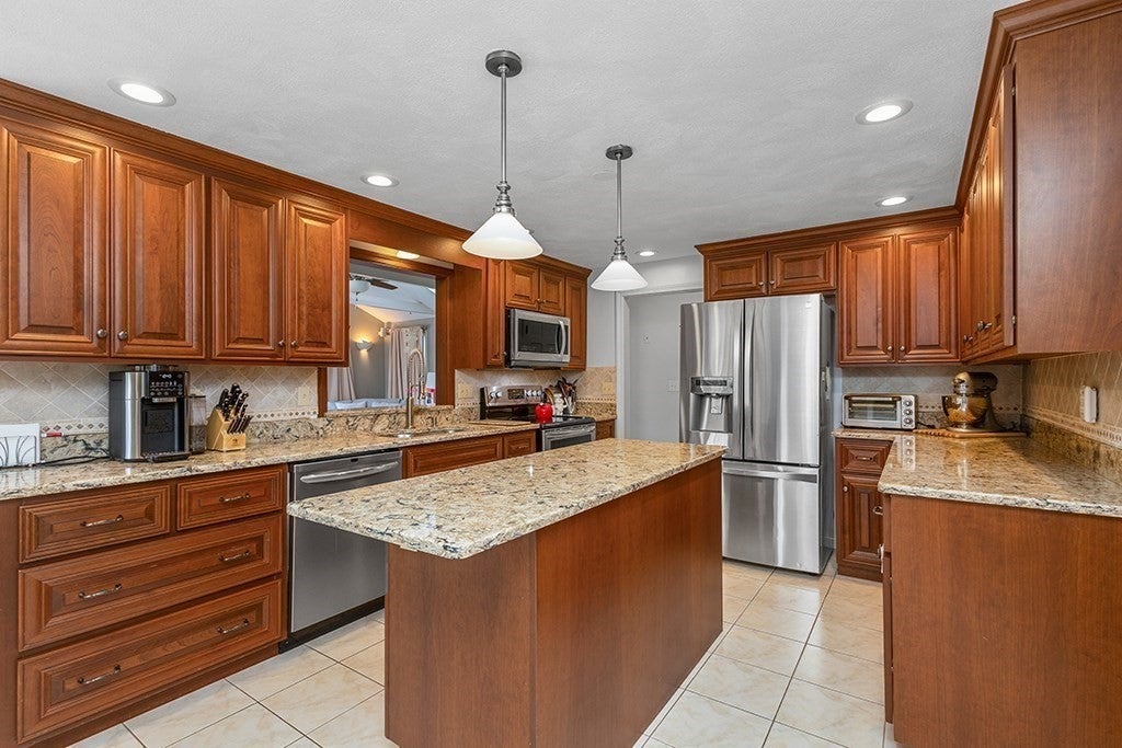 1 Calvin Dr, Milford, MA Photo #16