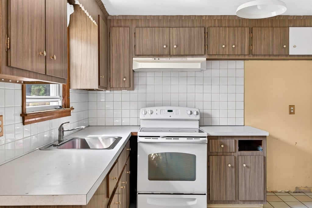65 Taft Ave, Brockton, MA, 65 Taft Ave, Brockton, MA Photo #10