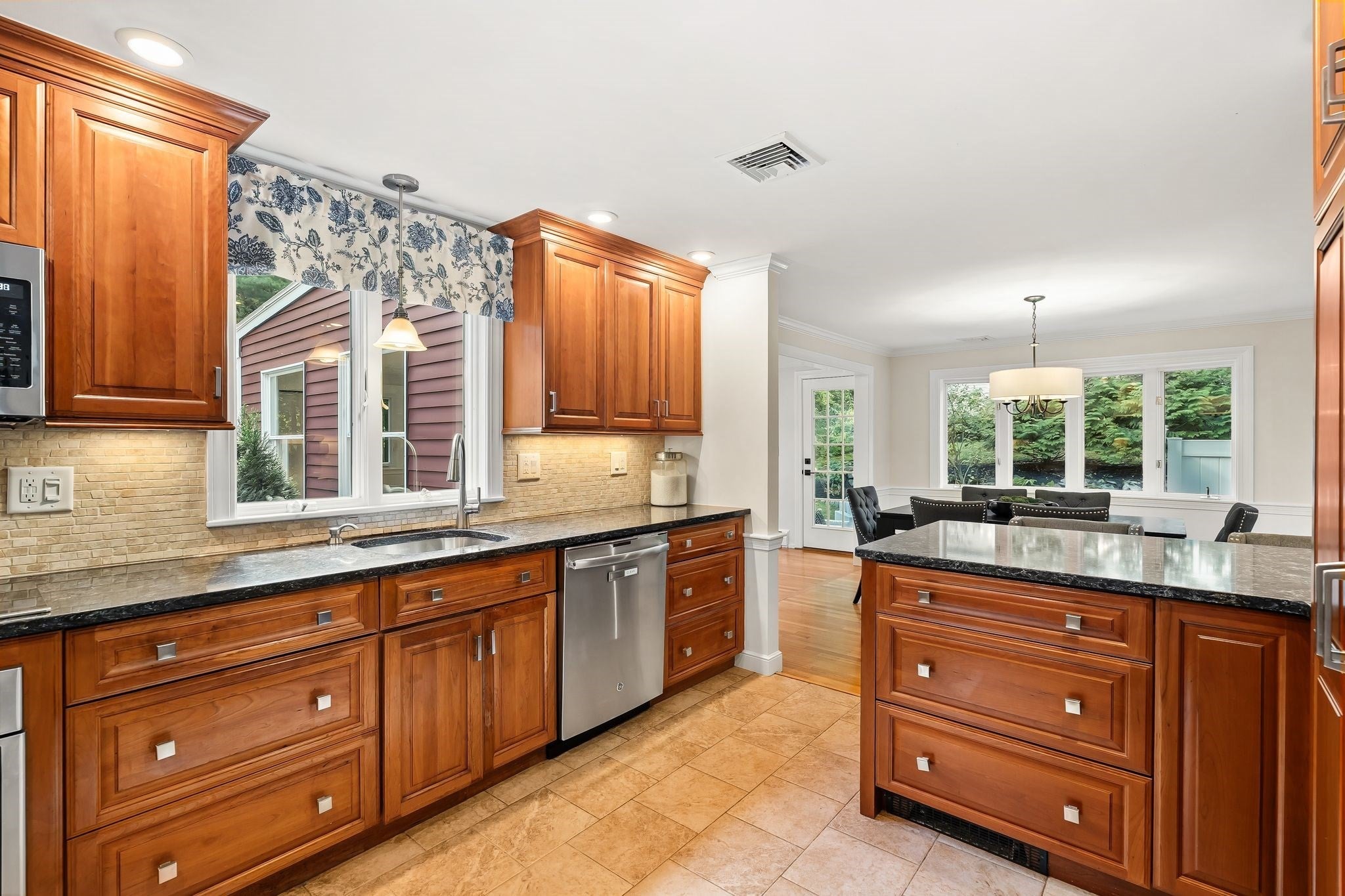 26 Mayflower Road, Winchester, MA, 26 Mayflower Road, Winchester, MA Photo #8