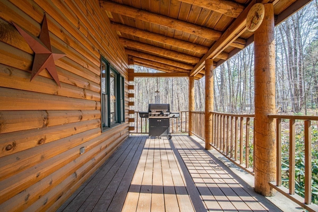 15 Old Log Lane