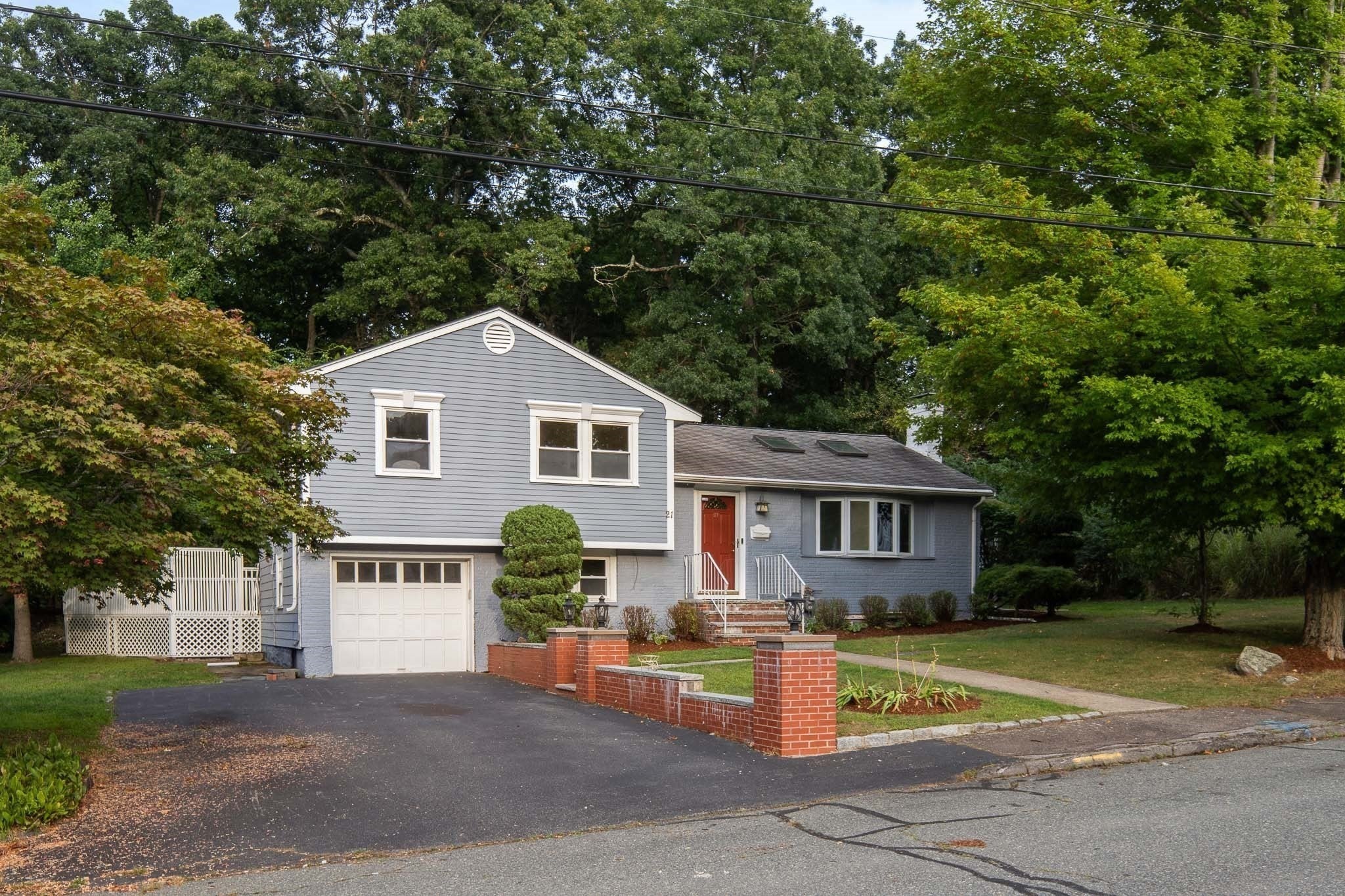 Photo of 21 Turner Dr, Randolph, MA