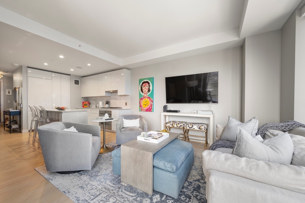 133 Seaport Boulevard 716