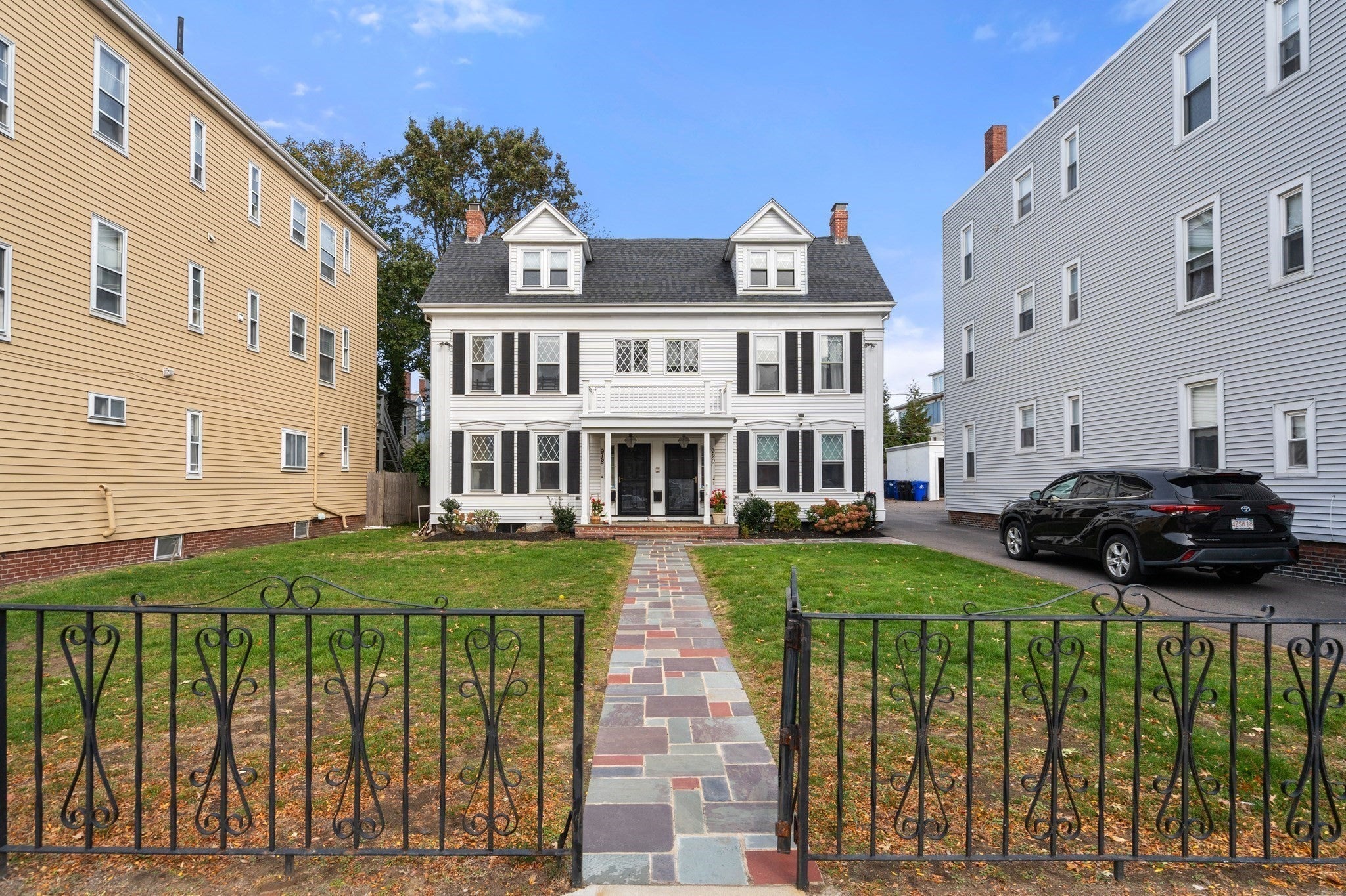 918-920 E 4th Street