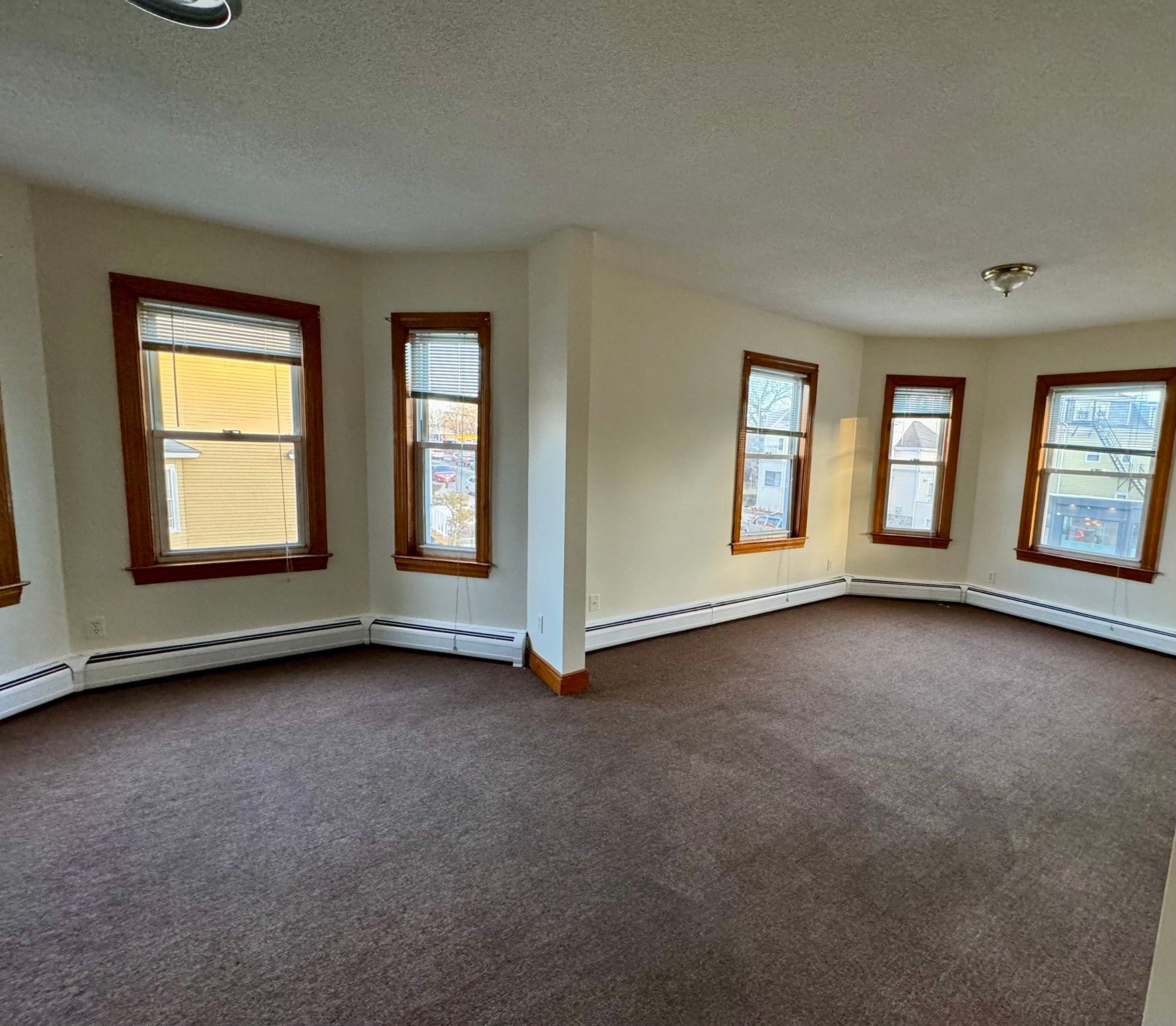 Click for 193 Belgrade Ave #2, Boston, MA slideshow