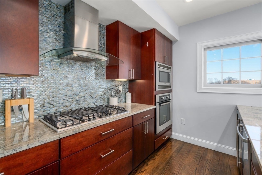 572 Freeport Street 302