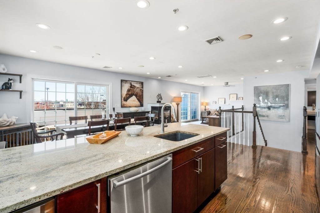 572 Freeport Street 302