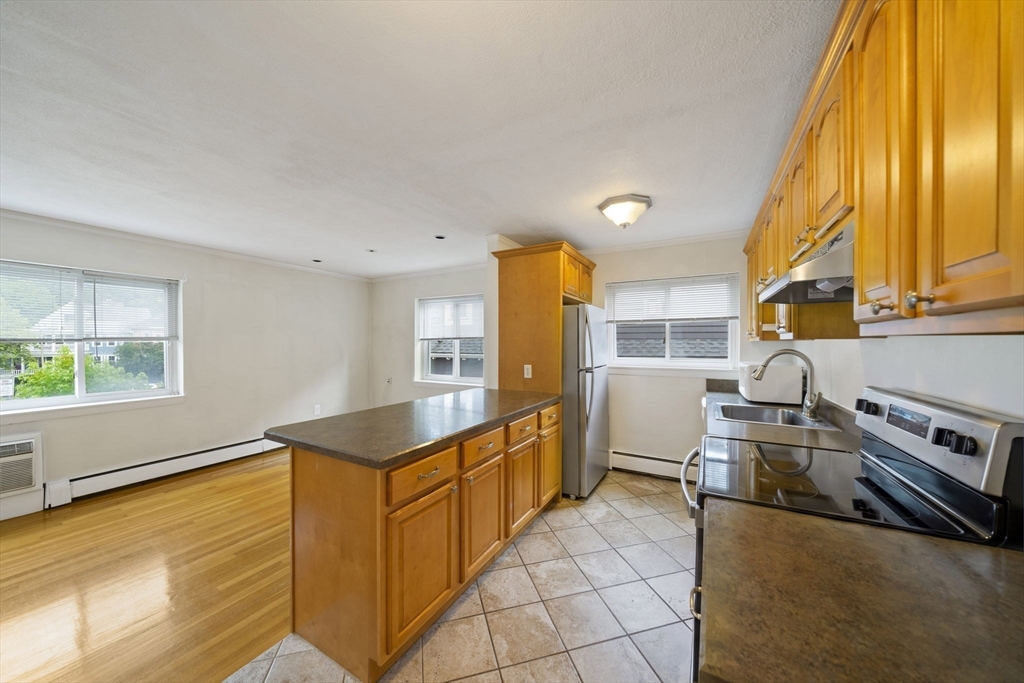 425 S Huntington Ave 8