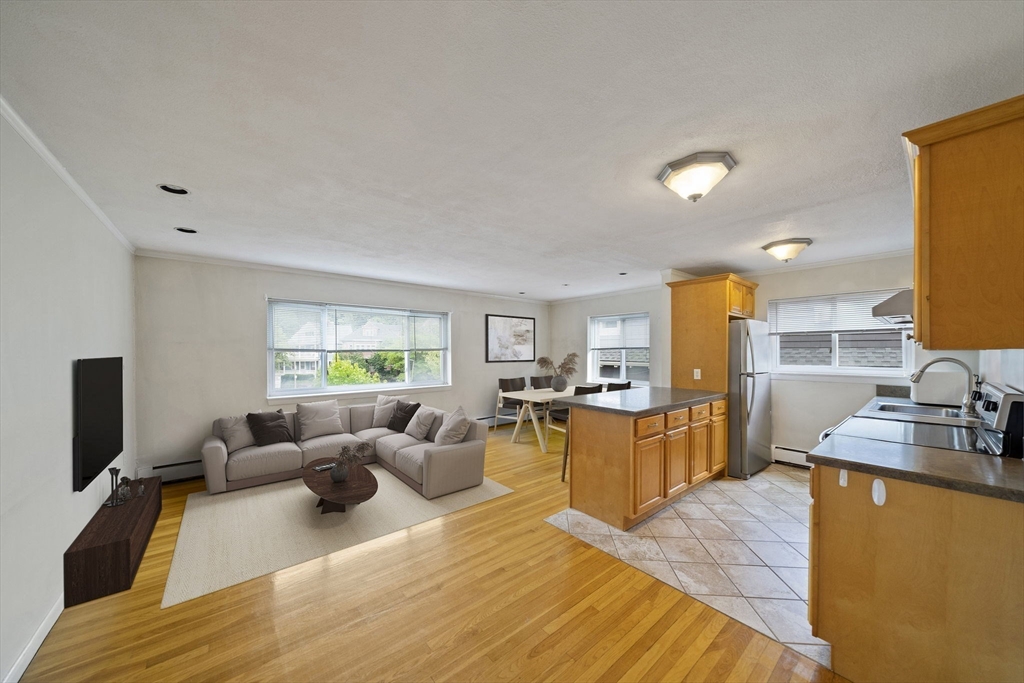 425 S Huntington Ave 8