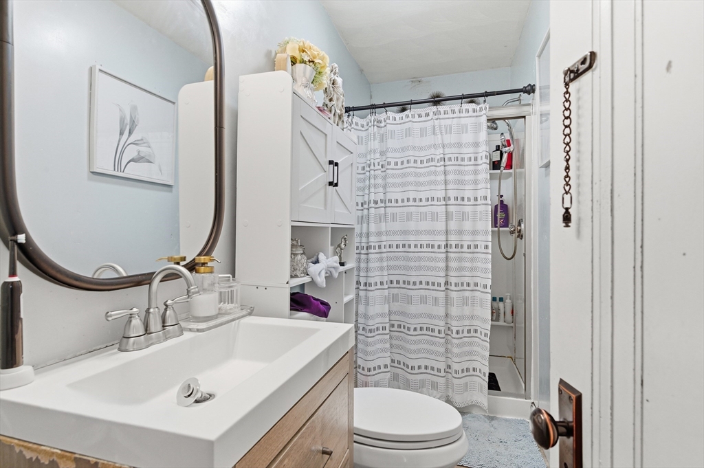 122 Perry St, Central Falls, RI, 122 Perry St, Central Falls, RI Photo #15