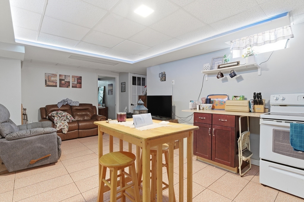 122 Perry St, Central Falls, RI, 122 Perry St, Central Falls, RI Photo #17