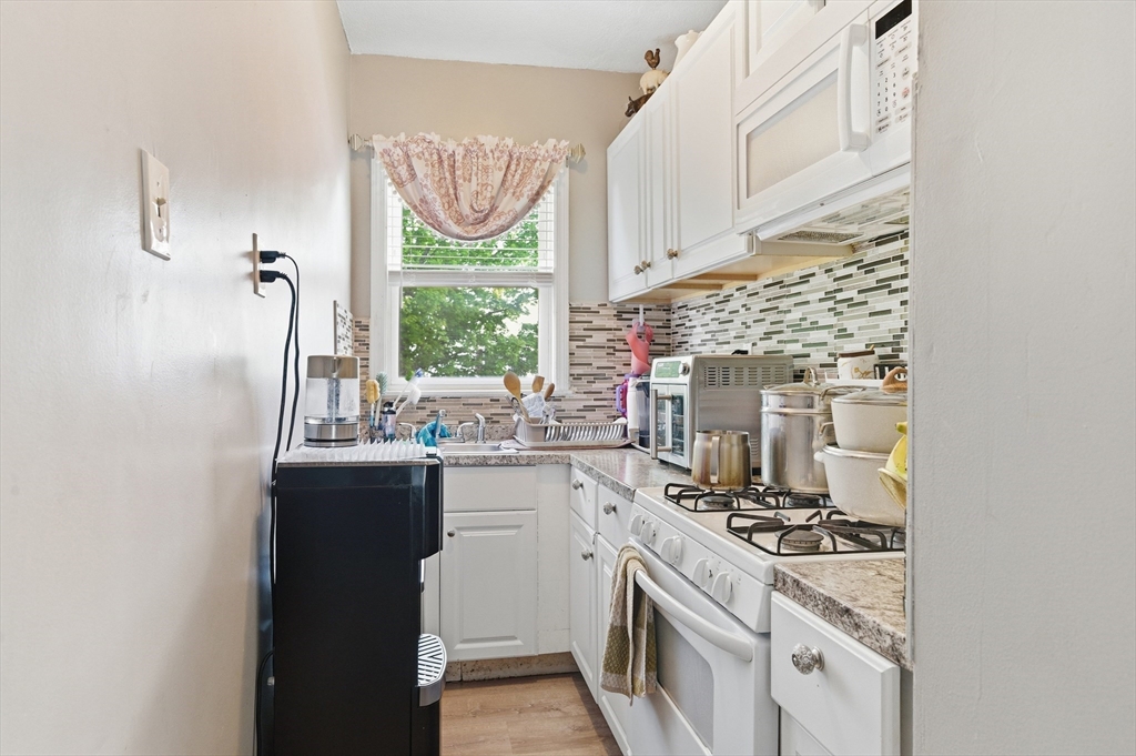122 Perry St, Central Falls, RI, 122 Perry St, Central Falls, RI Photo #8