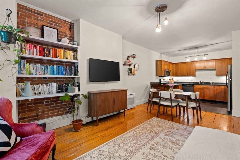 281 Chestnut Ave 1