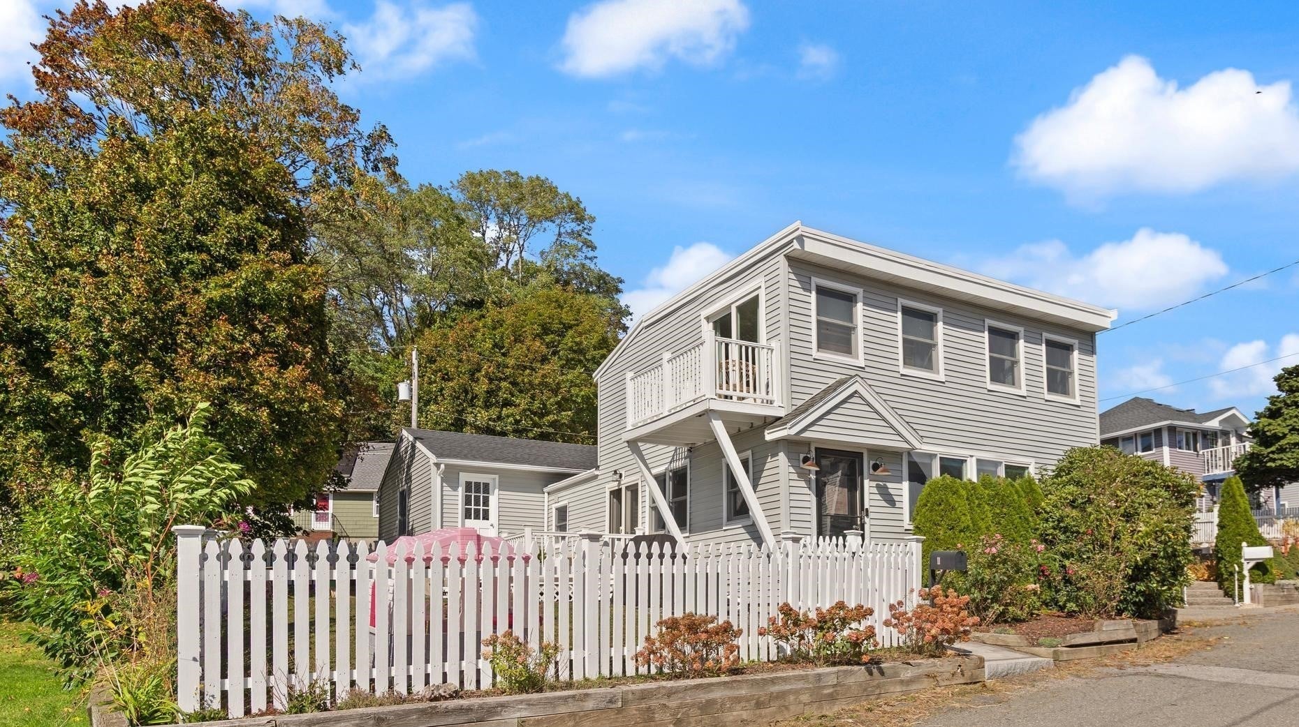 11 Marsh Ave