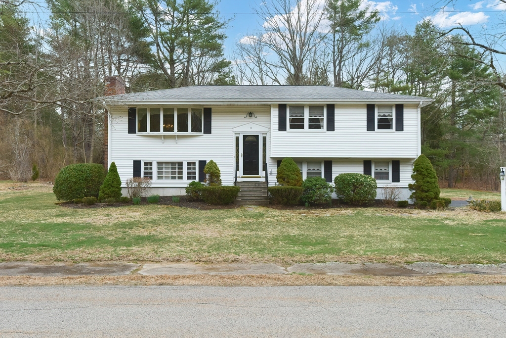 1 Breezewood Ln