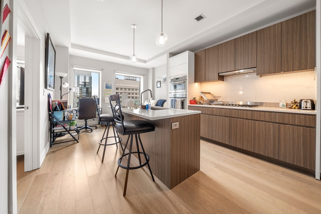 100 Shawmut Ave 811