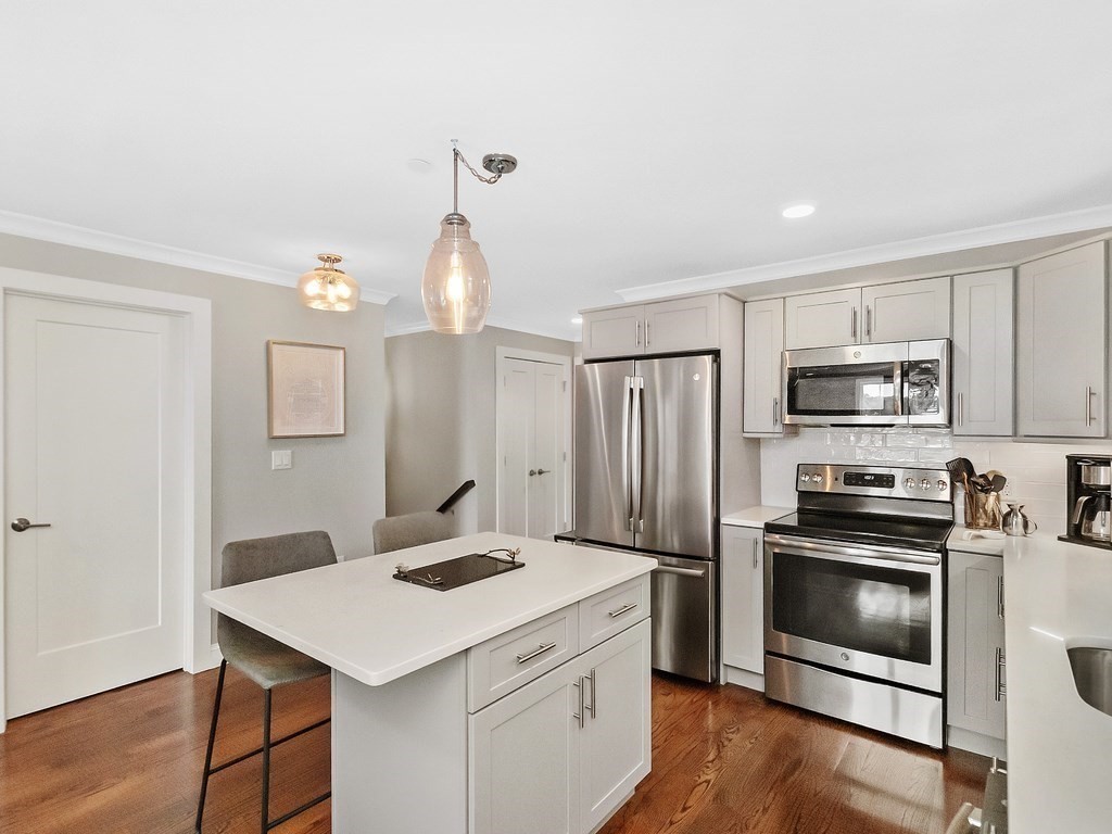 1789 Centre St 405