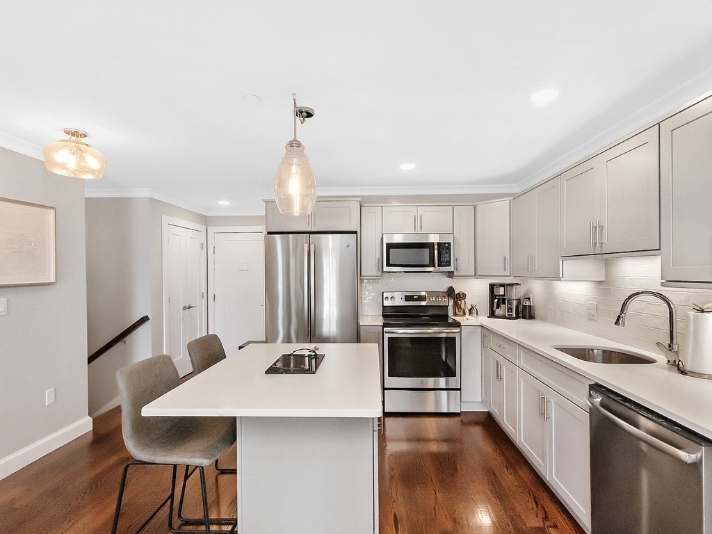 1789 Centre St 405