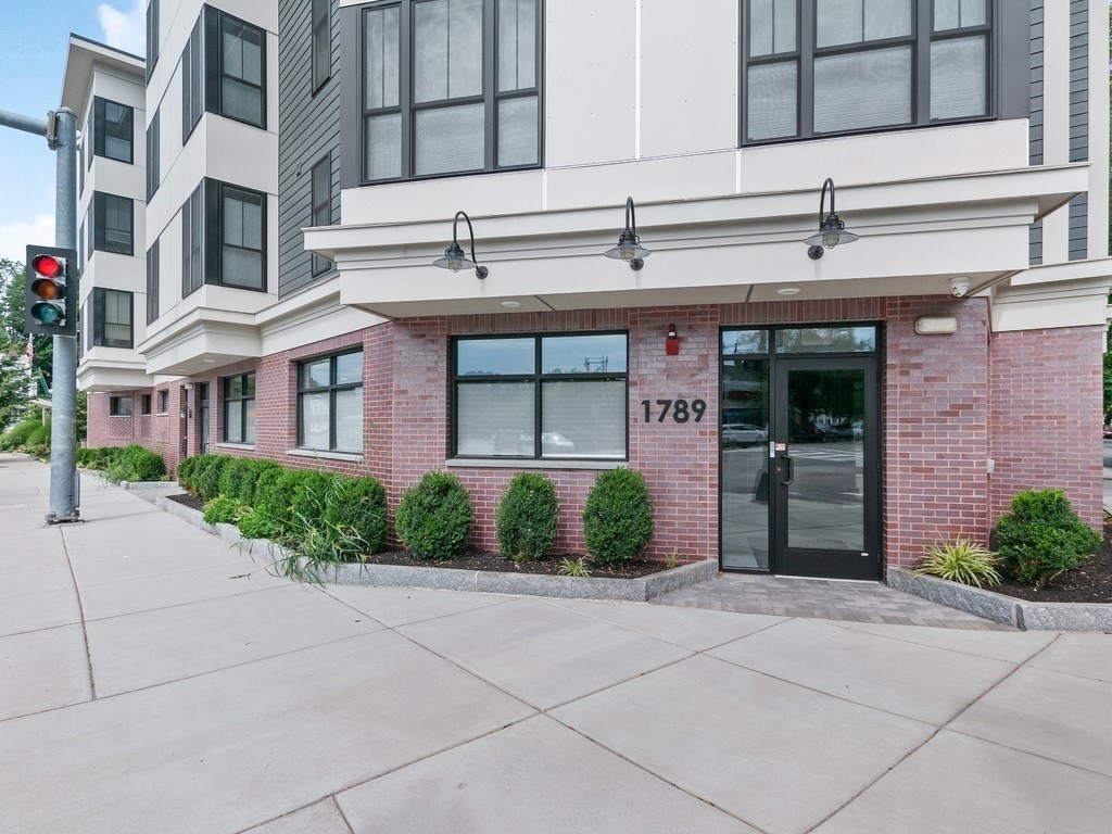 1789 Centre St 405