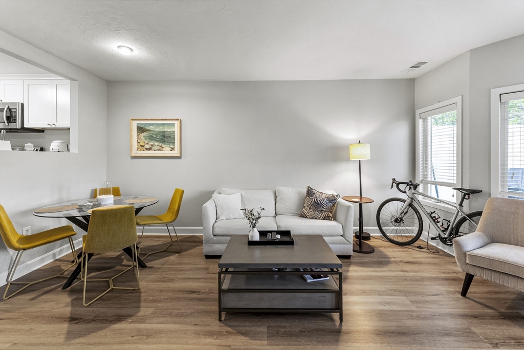 18 Westcliff Dr 18