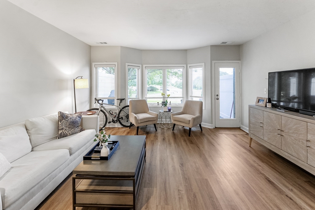 18 Westcliff Dr 18