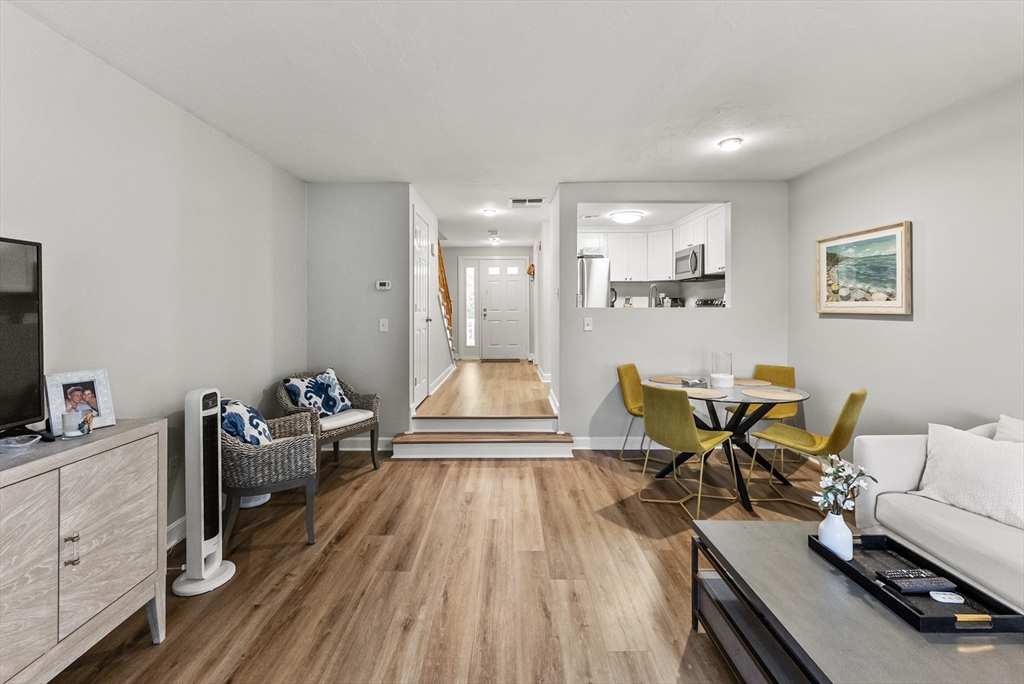 18 Westcliff Dr 18