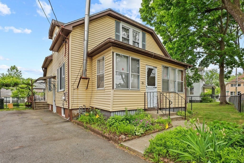81 Healey St