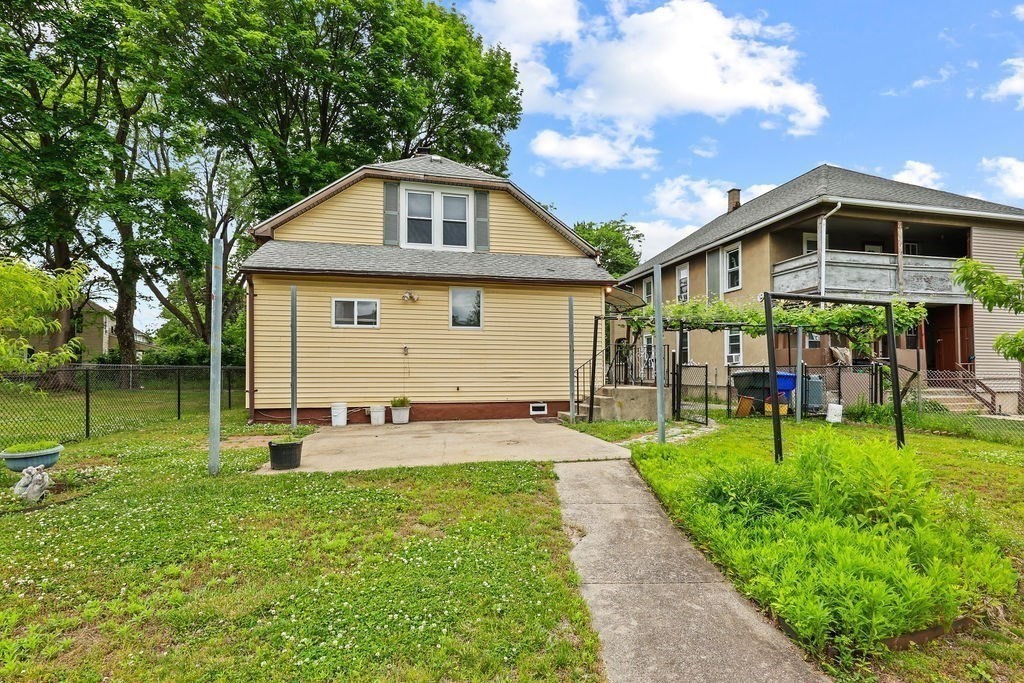 81 Healey St