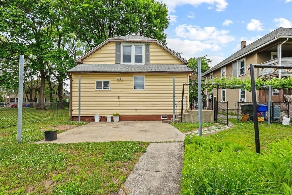 81 Healey St