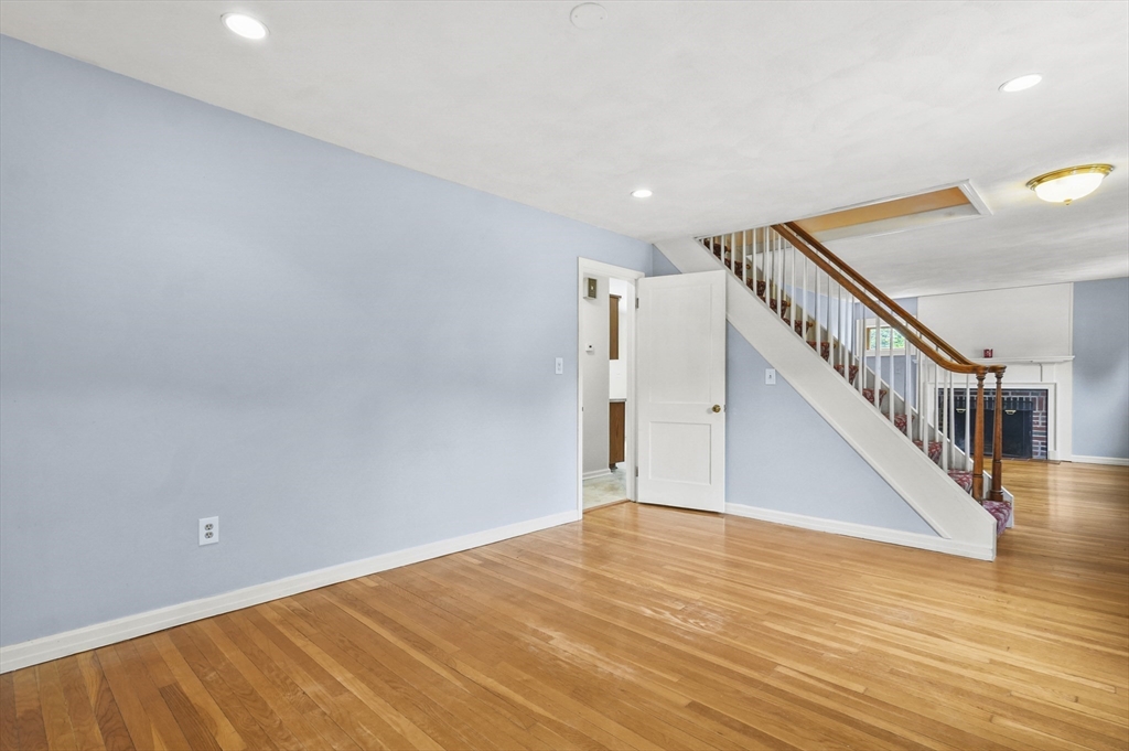 23 Ivan St