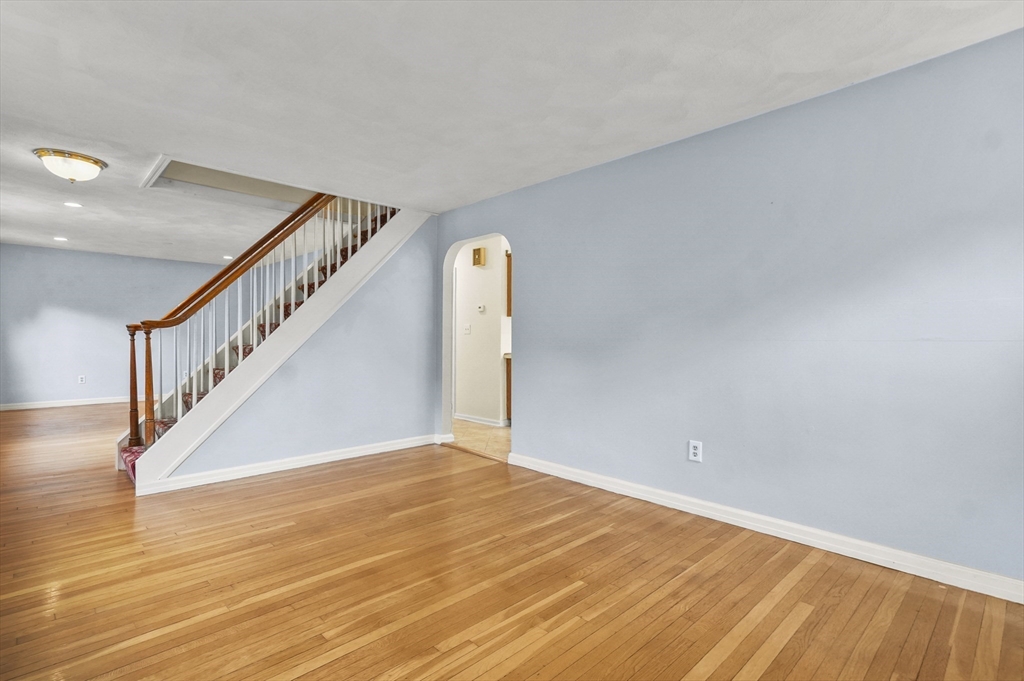 23 Ivan St